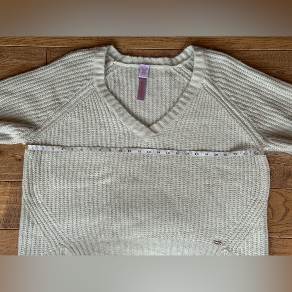 Savage x Fenty Fuzz Fit Knit Deep V-Neck Sweater Minty White size Large - Picture 13 of 14